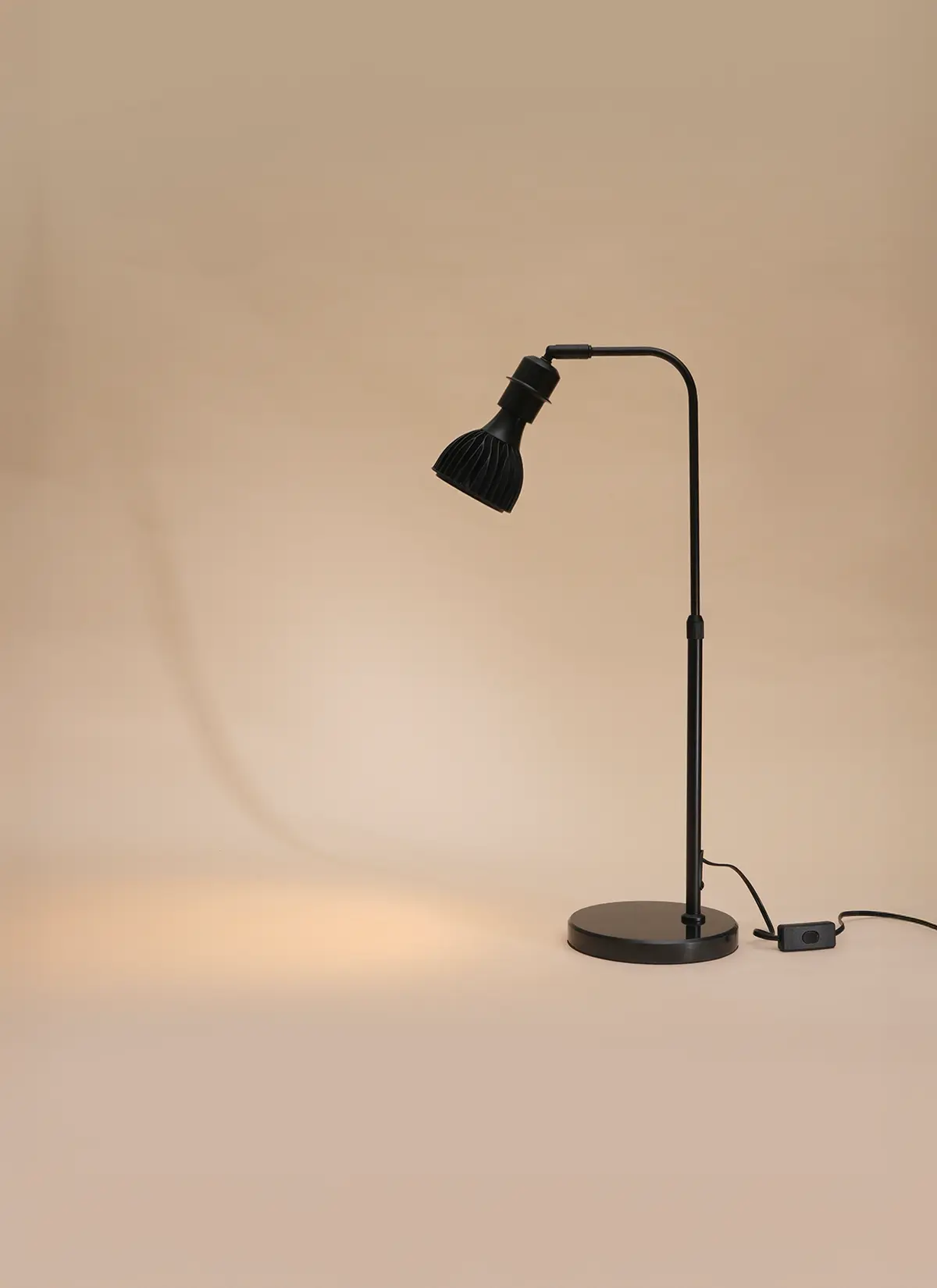 Fern™ Vita LED Grow Bulb Adjustable Tabletop Lampstand - Image 17