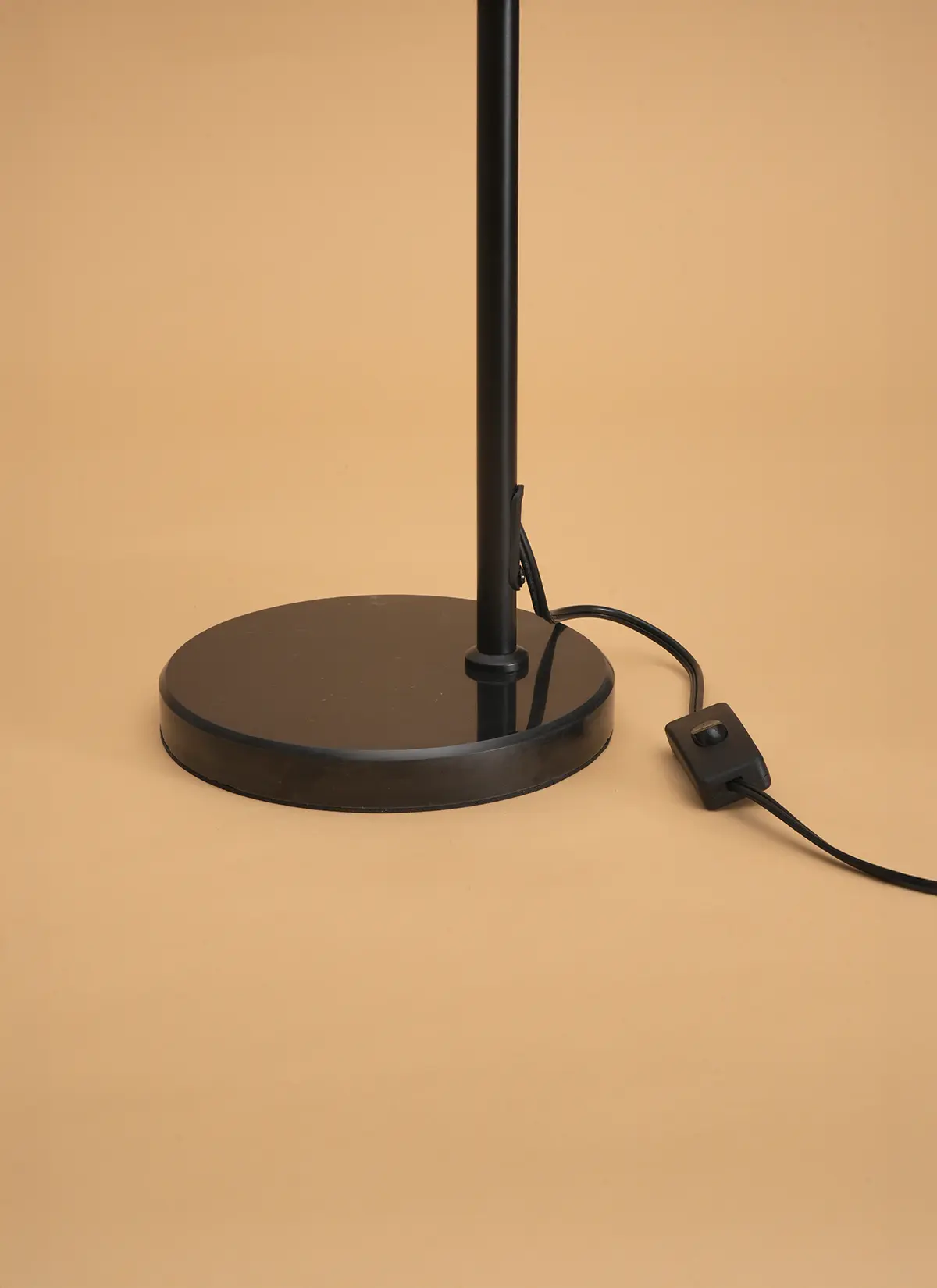 Fern™ Vita LED Grow Bulb Adjustable Tabletop Lampstand - Image 5