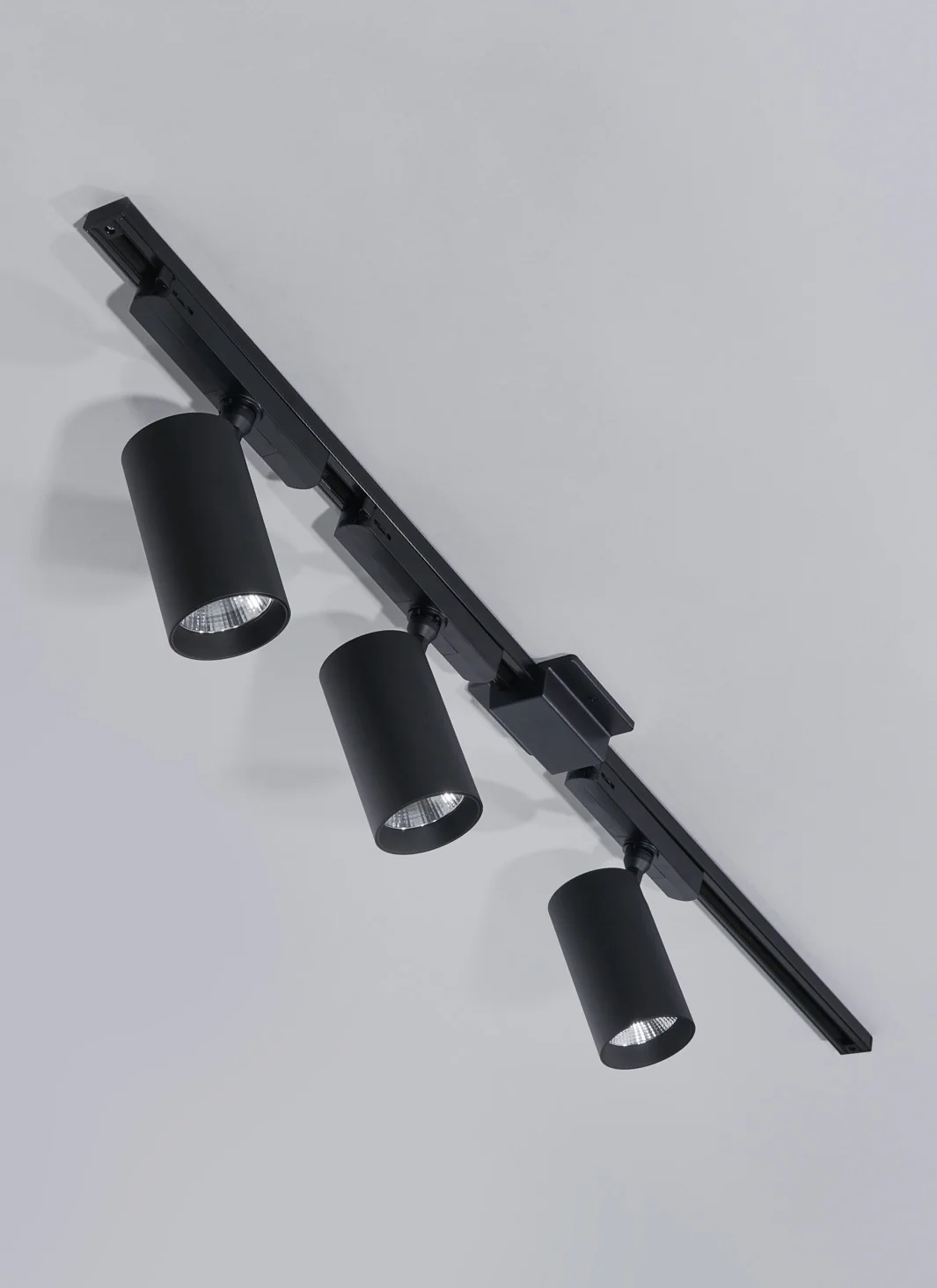 Hardwired Highland™ Track Light System - Image 15