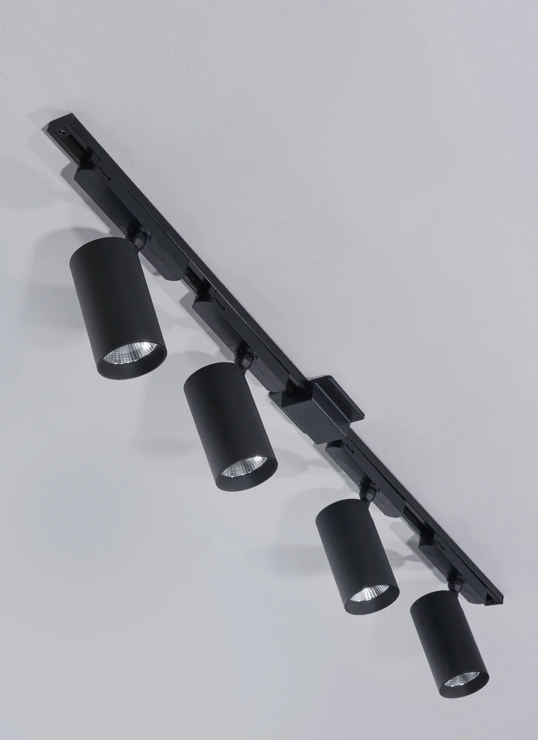 Hardwired Highland™ Track Light System - Image 16