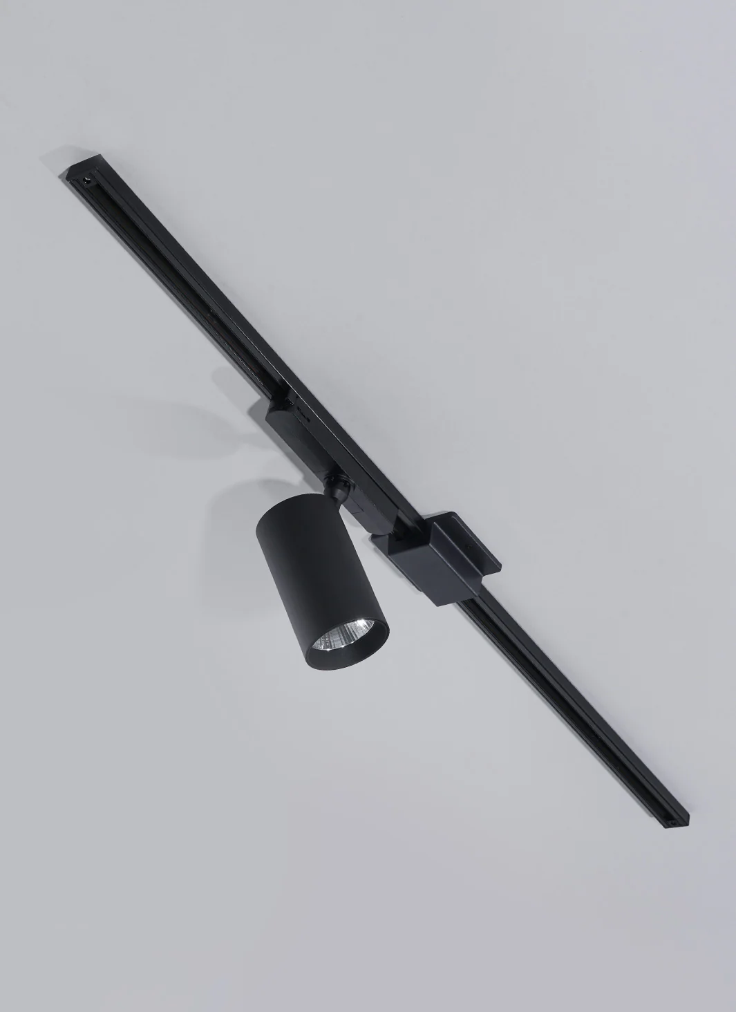 Hardwired Highland™ Track Light System - Image 9