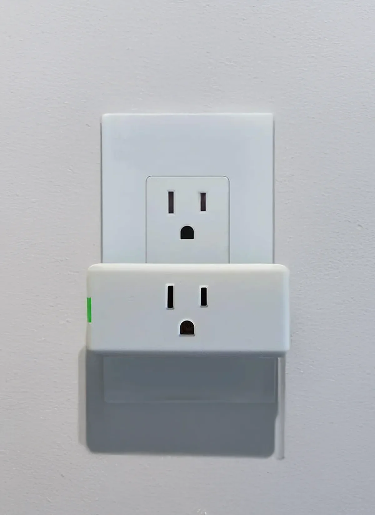 Leviton Decora Smart Mini Plug-In Switch 2nd Gen - Image 3
